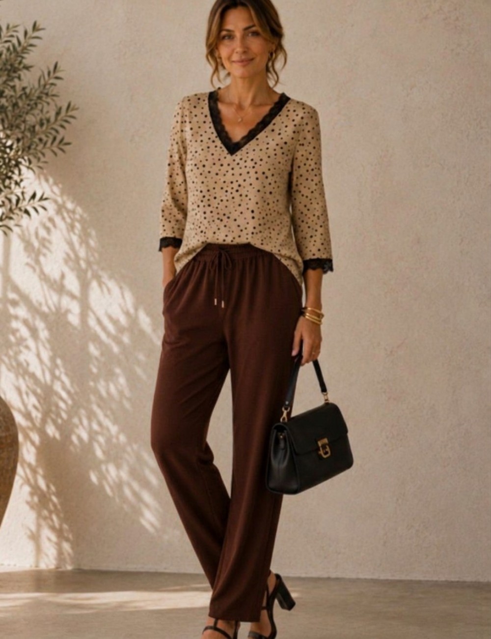PANTALÓN WIDE LEG CON CINTRUA ELÁSTICA Y CORDÓN AJUSTABLE MARRÓN