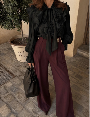 BLUSA CON MAXI VOLANTES Y LAZADA NEGRA