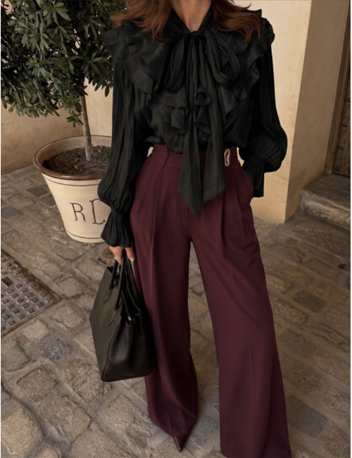BLUSA CON MAXI VOLANTES Y LAZADA NEGRA