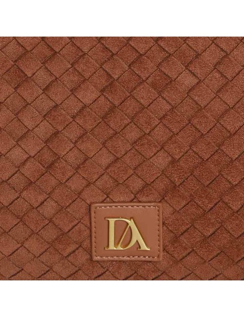 BOLSO HOMBRO TRENZADO CON BORLA LATERAL CAMEL
