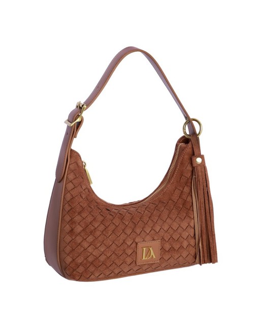 BOLSO HOMBRO TRENZADO MEDIA LUNA CON BORLA LATERAL CAMEL