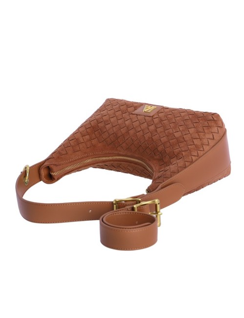 BOLSO HOMBRO TRENZADO MEDIA LUNA CON BORLA LATERAL CAMEL
