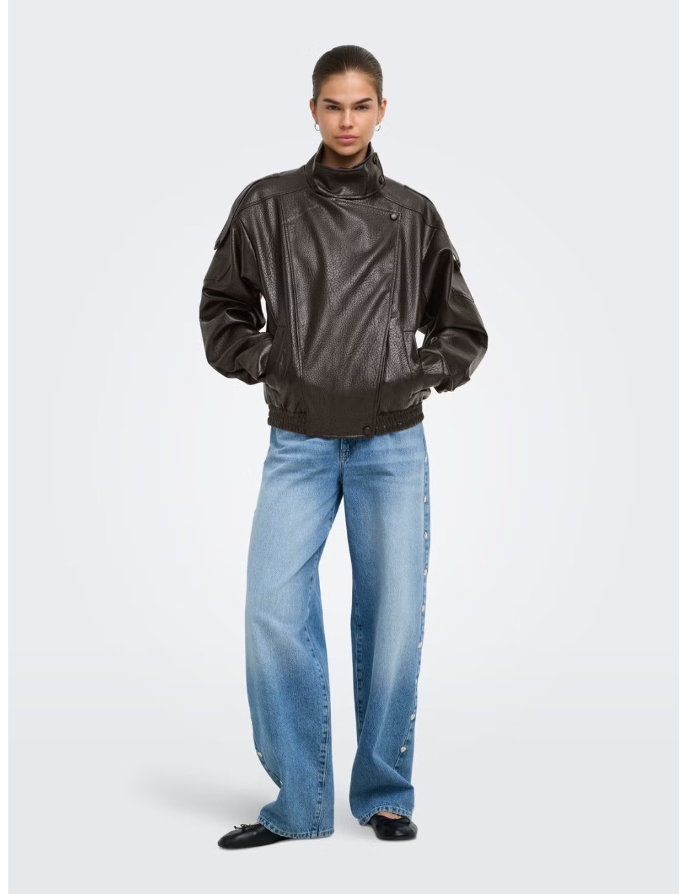 BOMBER OVERSIZE CUELLO CHIMENEA MARRÓN
