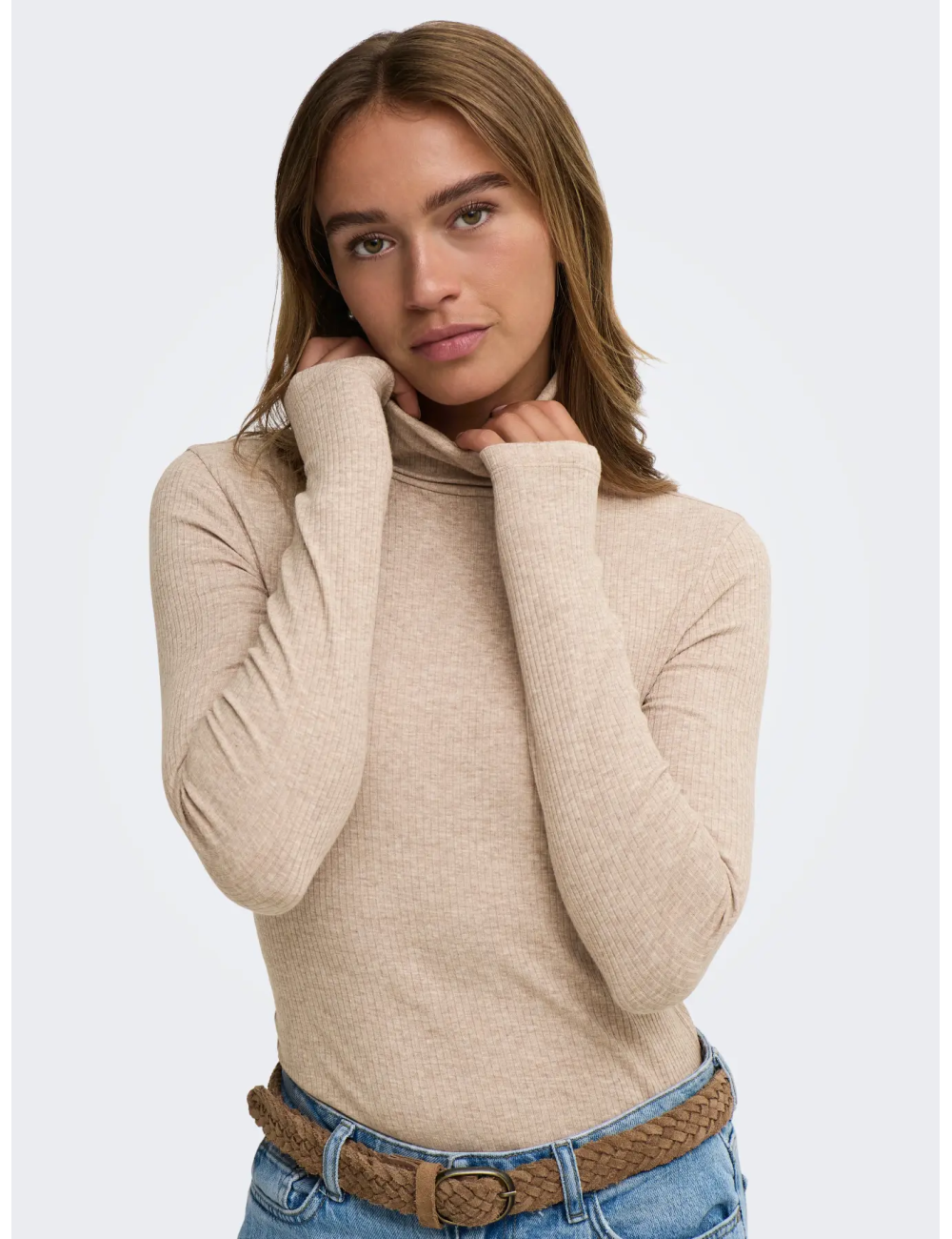 TOP PUNTO FINO CUELLO CISNE BEIGE