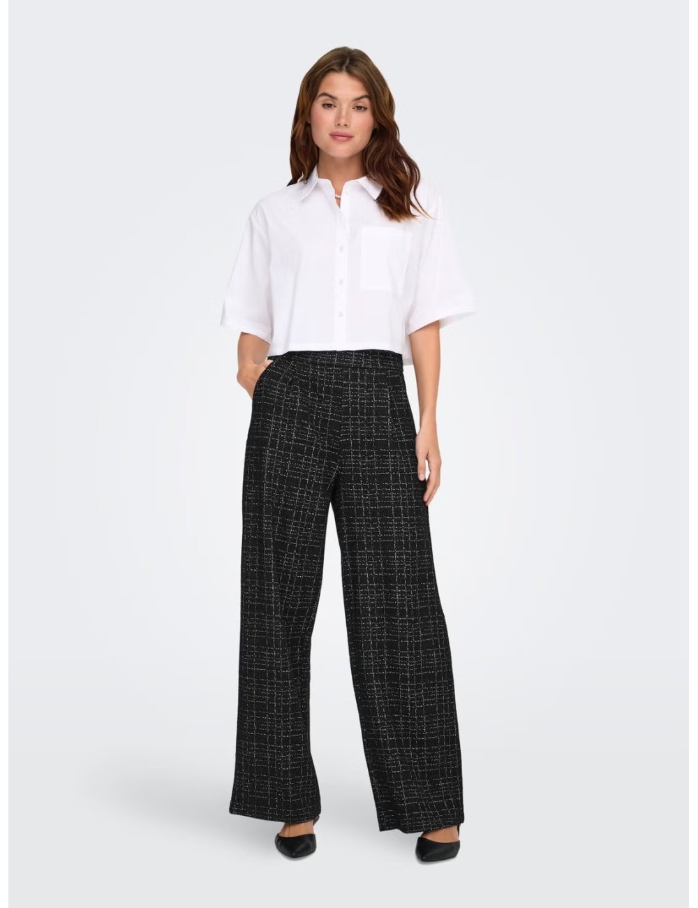 PANTALON CORTE REGULAR CUADROS NEGRO