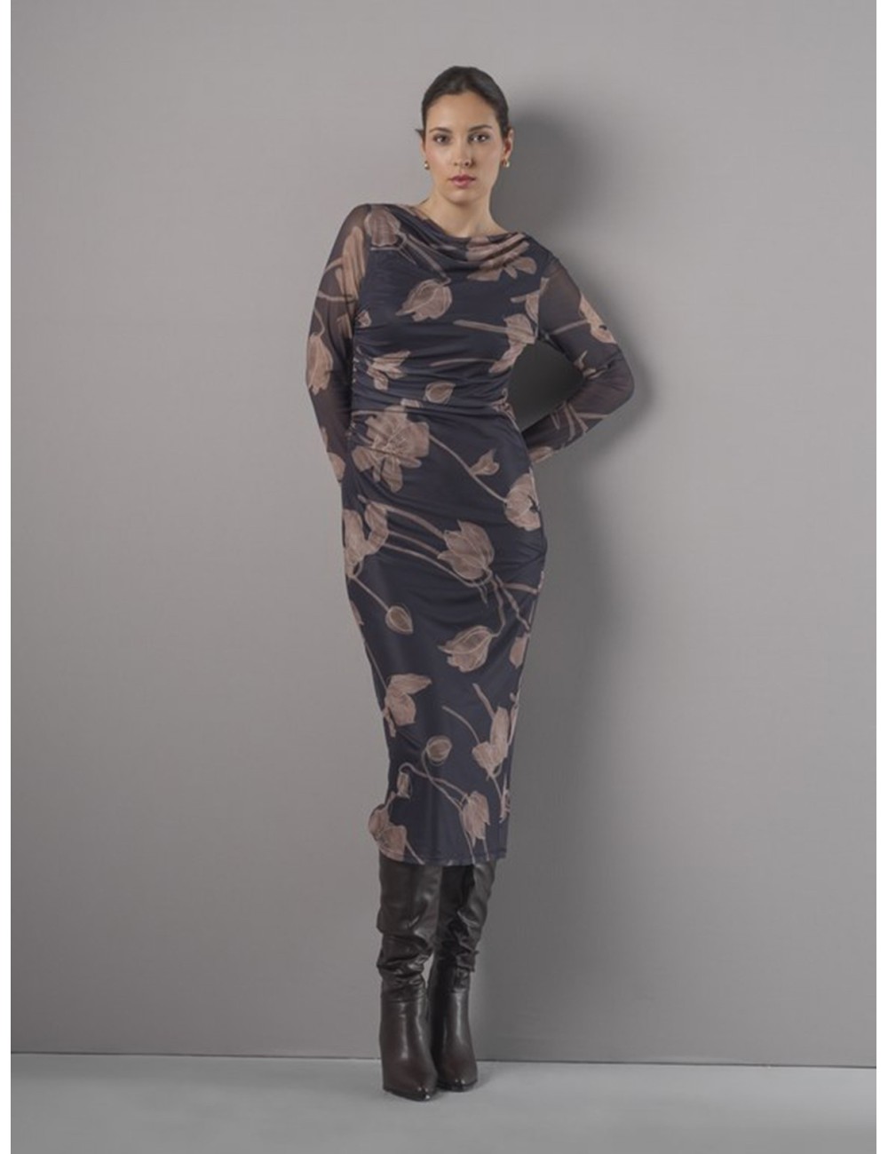VESTIDO MIDI DRAPEADO EN TUL ESTAMPADO AZUL MARINO Y BEIGE