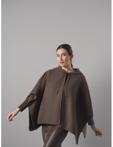 PONCHO DE PAÑO CON CAPUCHA MARRÓN