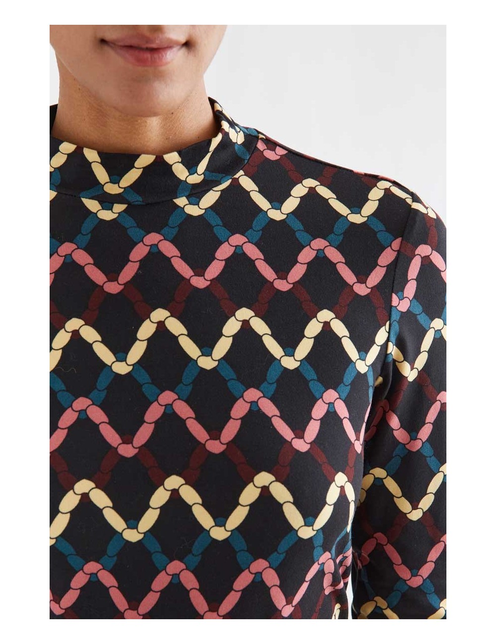 CAMISETA CON ESTAMPADO SKEIN