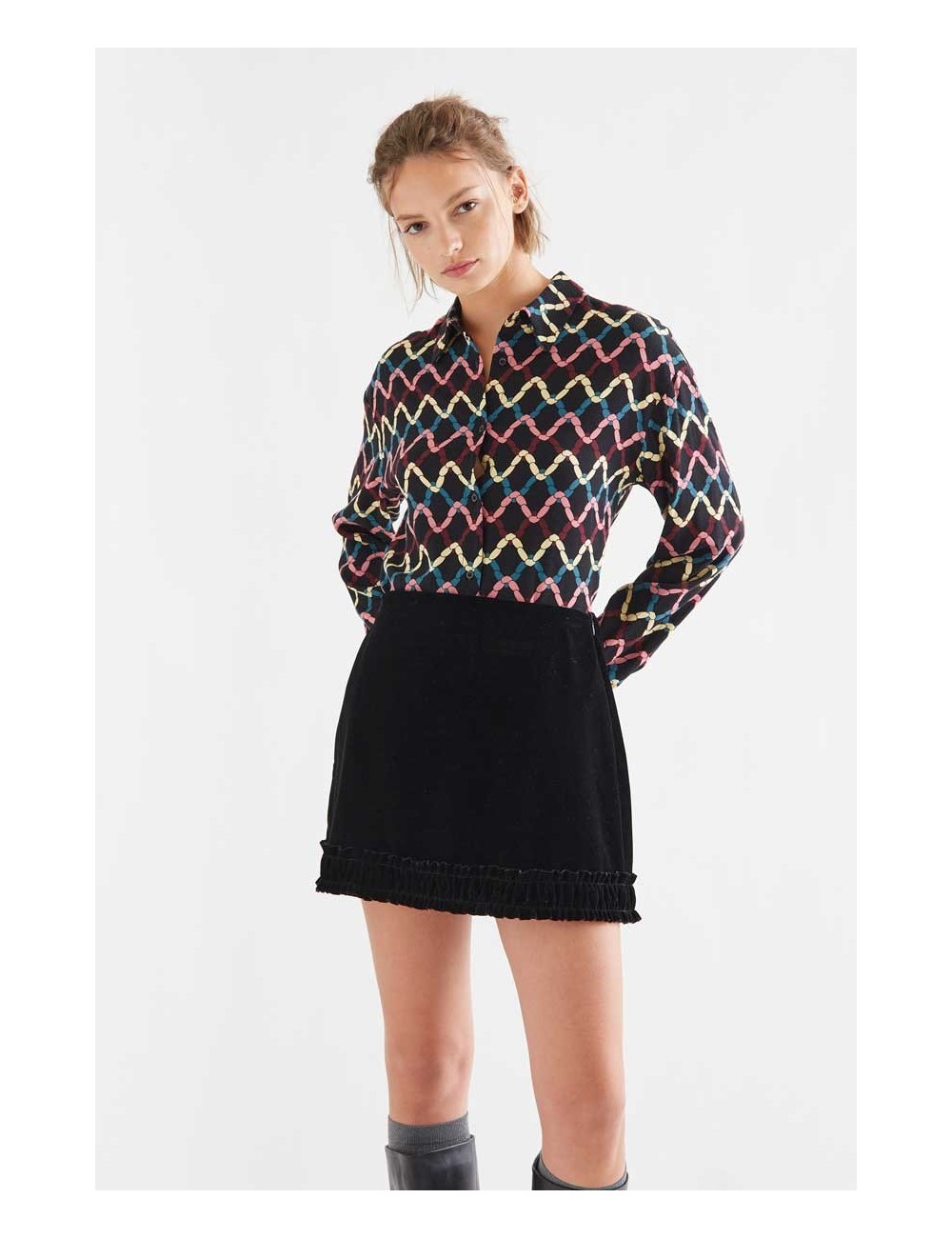 CAMISA CON ESTAMPADO SKEIN