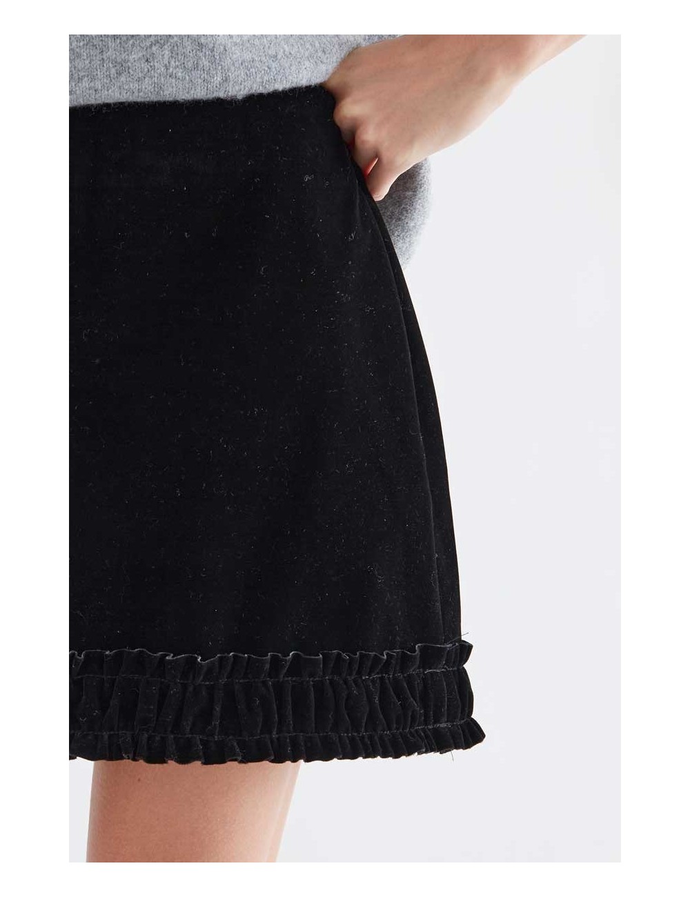 FALDA CORTA TERCIOPELO NEGRO CON VOLANTE ELÁSTICO