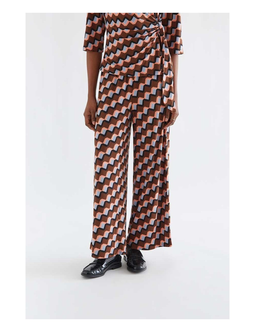 PANTALÓN CON ESTAMPADO SCALA