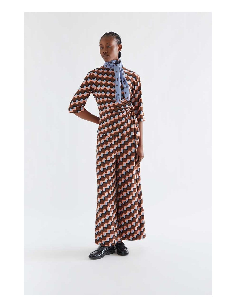 PANTALÓN CON ESTAMPADO SCALA