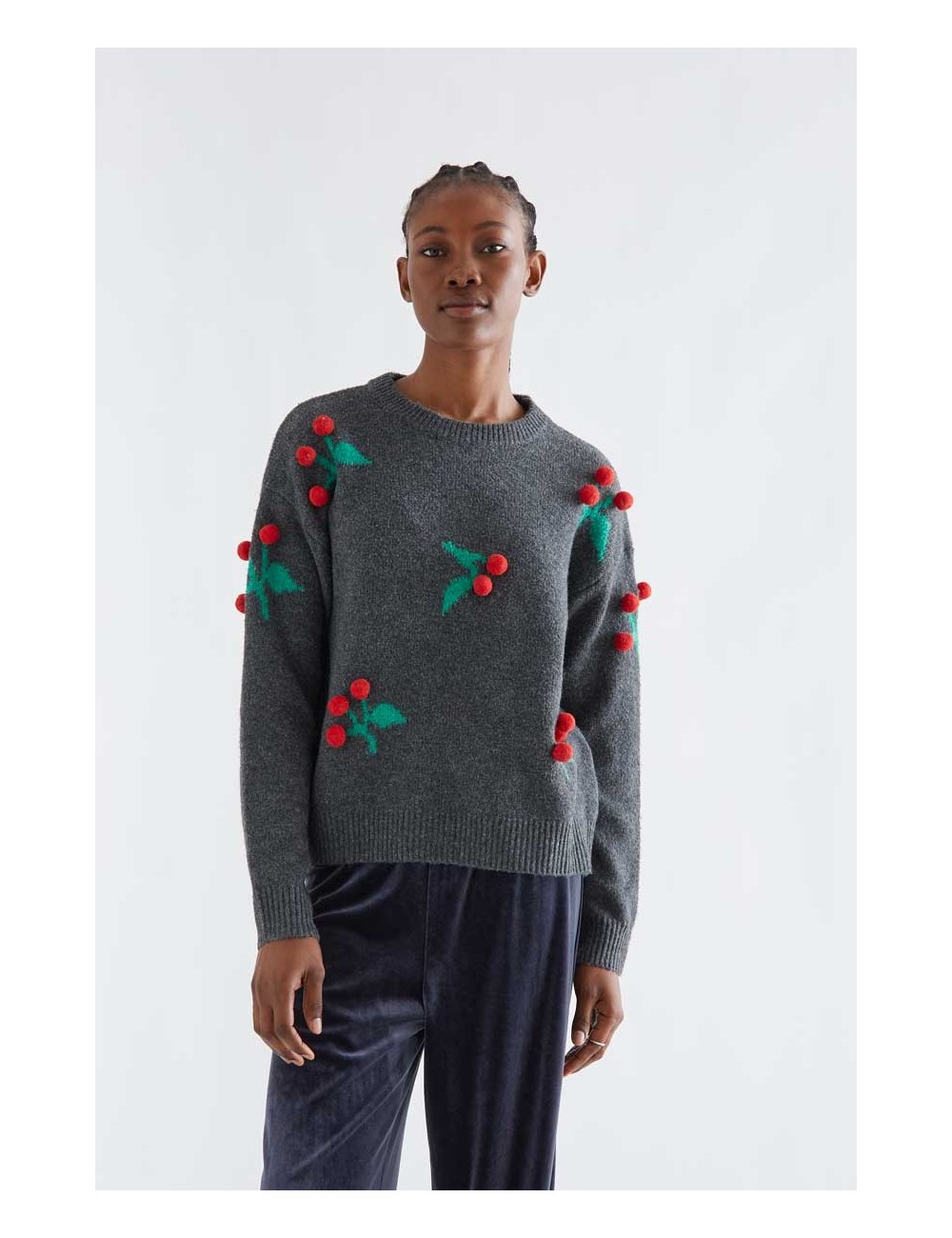 JERSEY GRIS CON POMPONES DE GUINDAS ROJAS