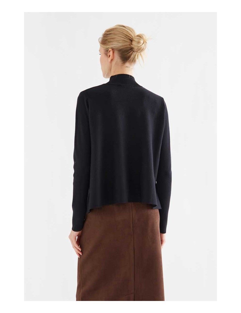 JERSEY CUELLO ALTO BÁSICO NEGRO
