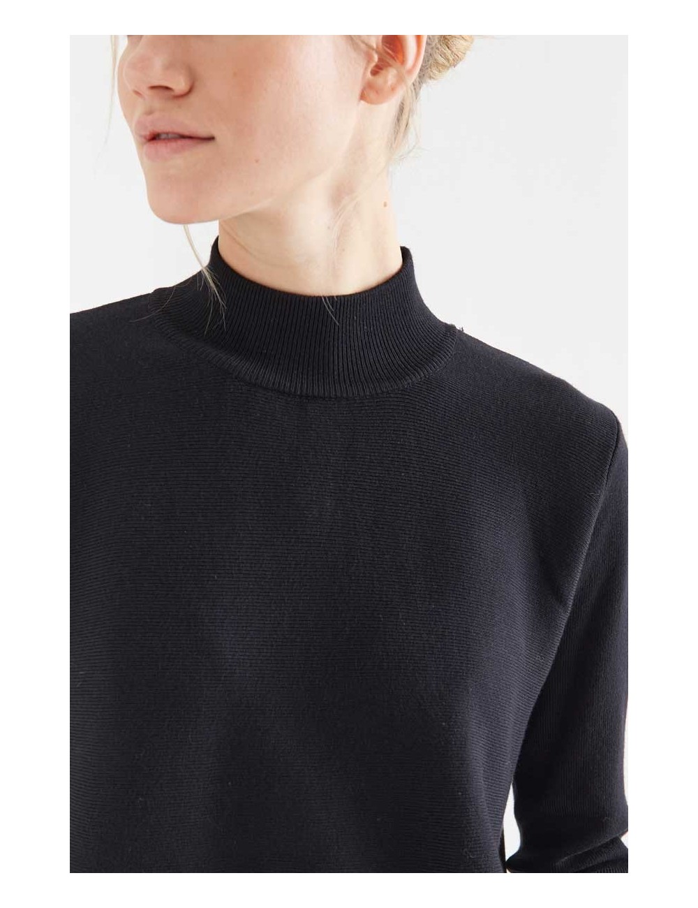 JERSEY CUELLO ALTO BÁSICO NEGRO
