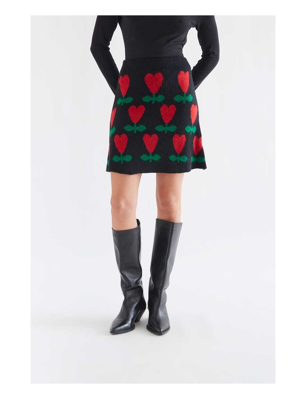FALDA CORTA CON ESTAMPADO CICLAMEN