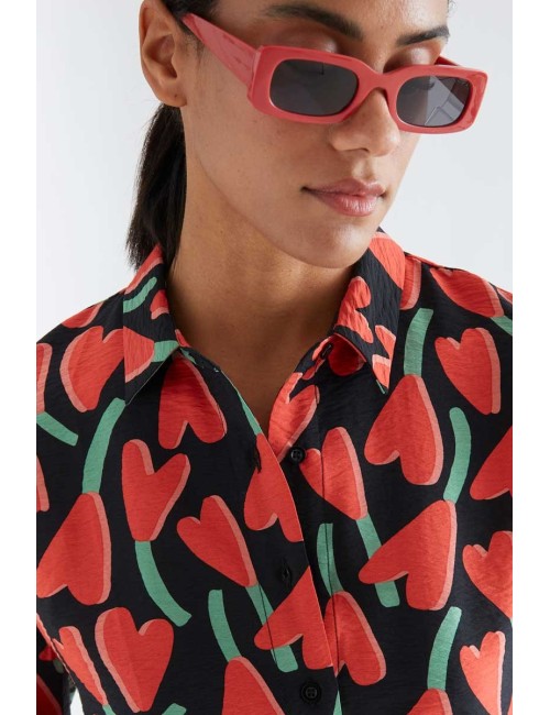 CAMISA CON ESTAMPADO CICLAMEN