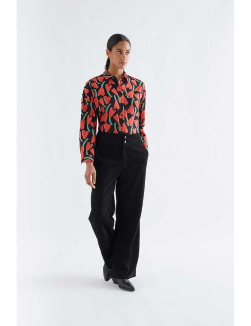 CAMISA CON ESTAMPADO CICLAMEN