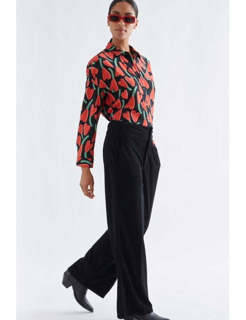 CAMISA CON ESTAMPADO CICLAMEN