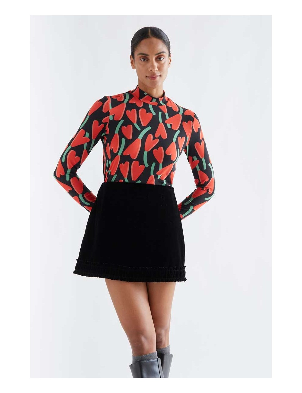 CAMISETA CON ESTAMPADO CICLAMEN
