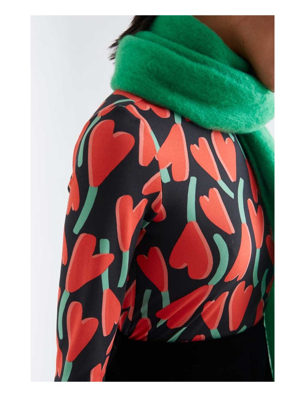 CAMISETA CON ESTAMPADO CICLAMEN