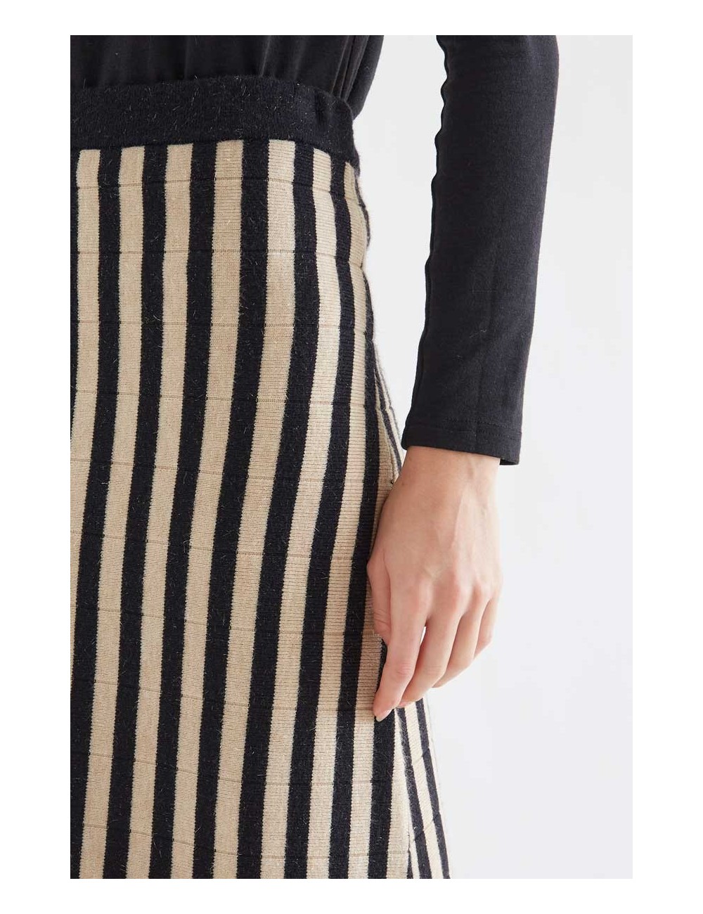 FALDA MIDI PUNTO RAYAS