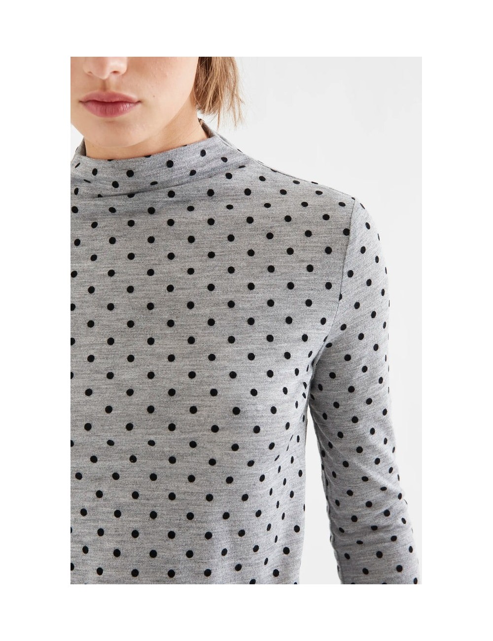 CAMISETA BÁSICAS GRIS JASPEADO CON MINI LUNARES NEGROS