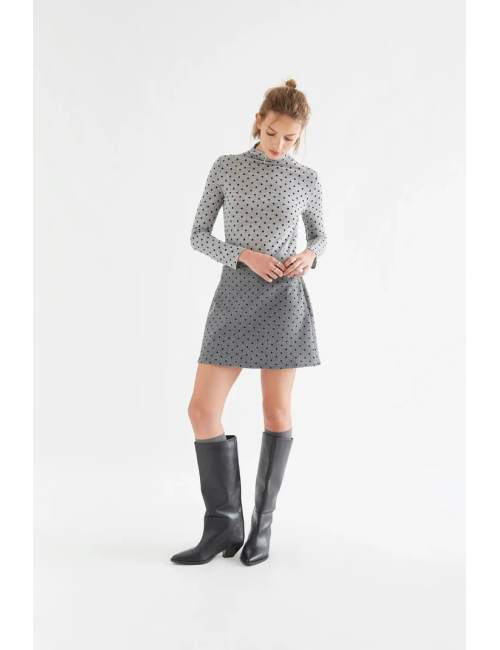CAMISETA BÁSICAS GRIS JASPEADO CON MINI LUNARES NEGROS